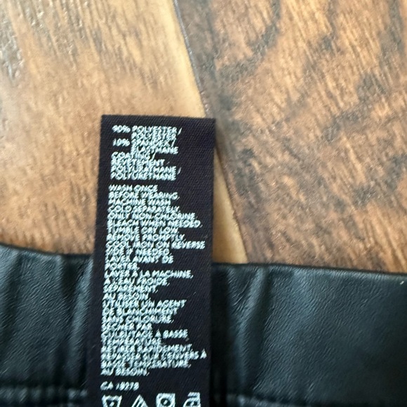 HUE Women's Sleek Black Leggings - Picture 9 of 10